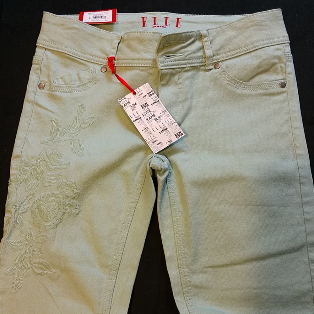 ELLE Mid Rise Capri Jeans - Picture 4 of 6